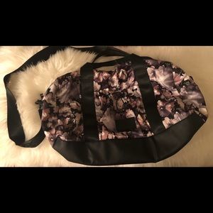 BEBE 21 inch weekend travel bag